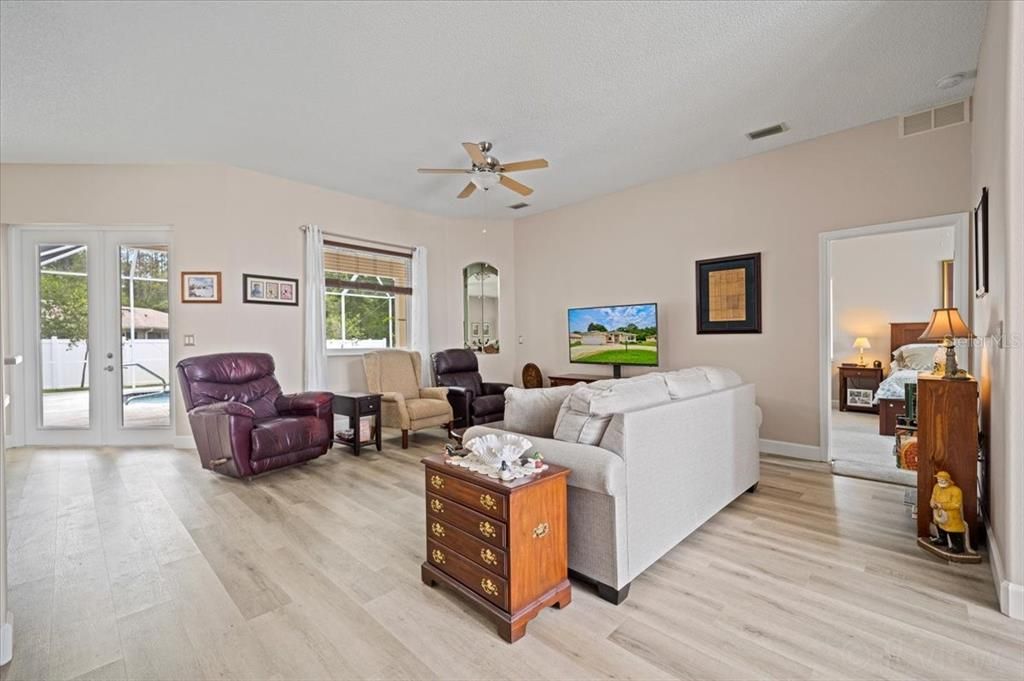 Active With Contract: $384,900 (3 beds, 2 baths, 1874 Square Feet)