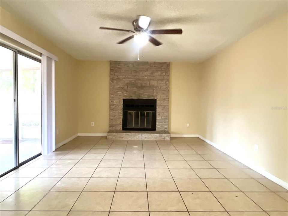 Active With Contract: $2,050 (3 beds, 2 baths, 1418 Square Feet)