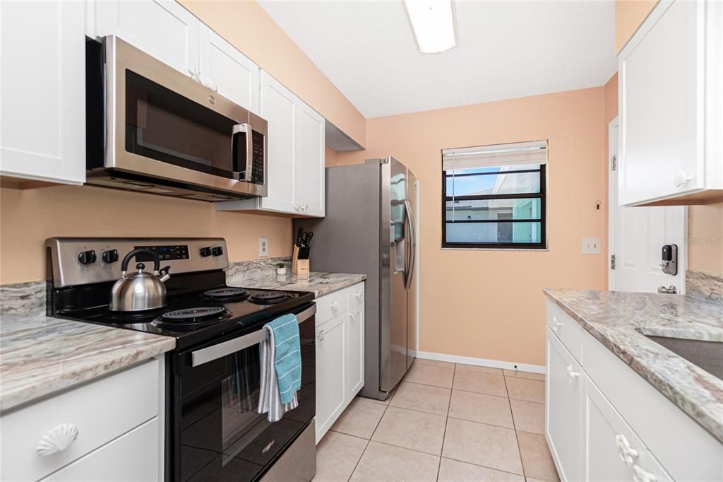 For Rent: $2,370 (2 beds, 2 baths, 995 Square Feet)