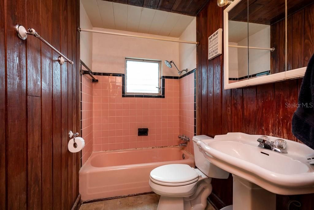 出租: $2,095 (3 贝兹, 1 浴室, 1110 平方英尺)