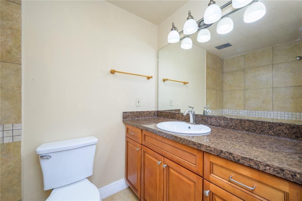 For Sale: $189,000 (2 beds, 2 baths, 1002 Square Feet)