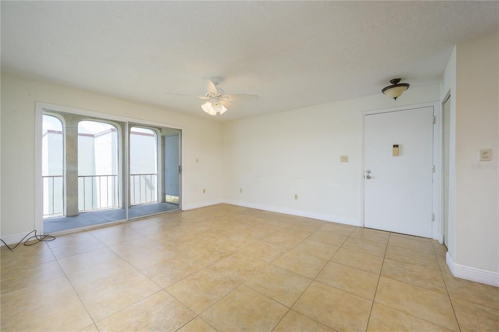 For Sale: $189,000 (2 beds, 2 baths, 1002 Square Feet)