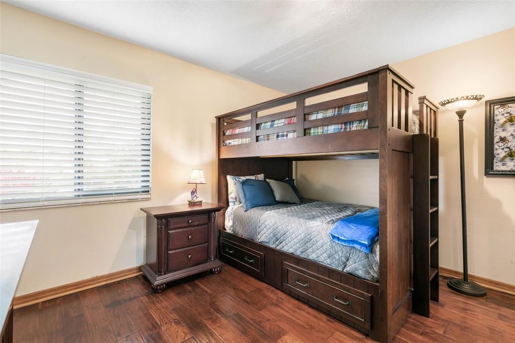 Second guest bedroom.