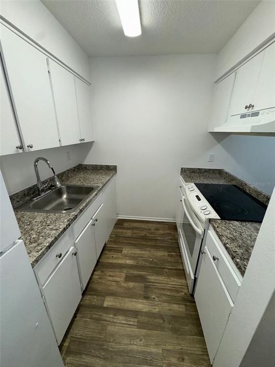 Active With Contract: $1,274 (2 beds, 1 baths, 990 Square Feet)