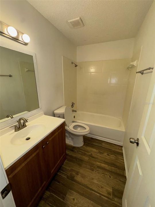 Active With Contract: $1,274 (2 beds, 1 baths, 990 Square Feet)