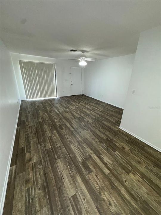 Active With Contract: $1,274 (2 beds, 1 baths, 990 Square Feet)