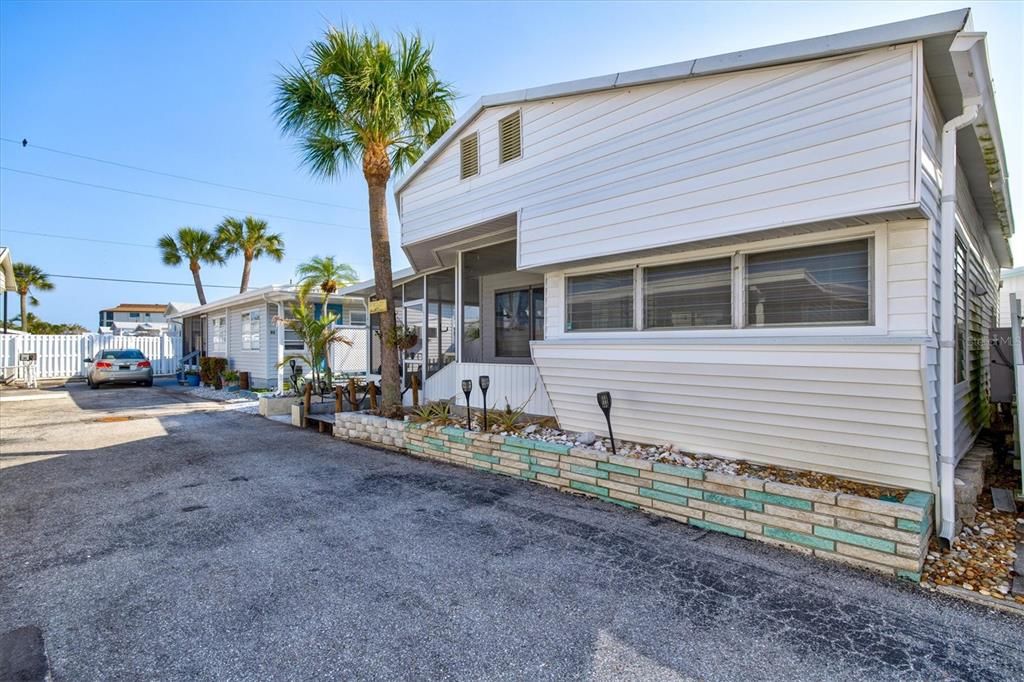 Active With Contract: $154,500 (1 beds, 1 baths, 568 Square Feet)
