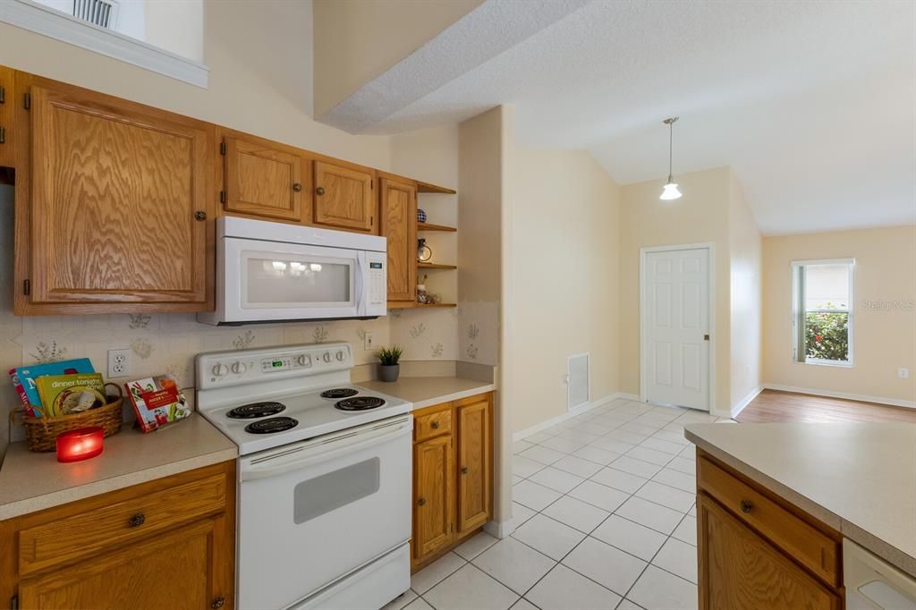 Active With Contract: $424,900 (3 beds, 2 baths, 1829 Square Feet)