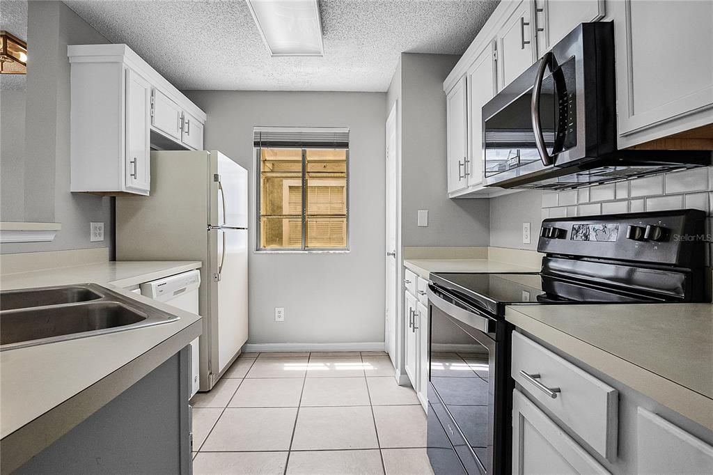 For Sale: $240,000 (2 beds, 2 baths, 1282 Square Feet)