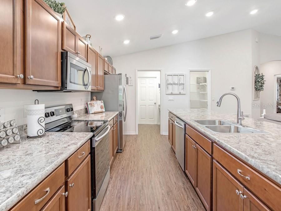 Active With Contract: $348,240 (4 beds, 2 baths, 1715 Square Feet)