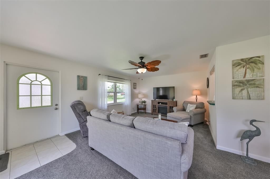 Active With Contract: $134,900 (1 beds, 1 baths, 800 Square Feet)