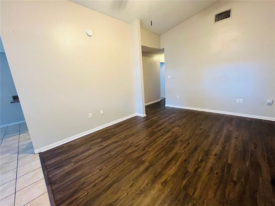 Active With Contract: $1,295 (2 beds, 2 baths, 1020 Square Feet)