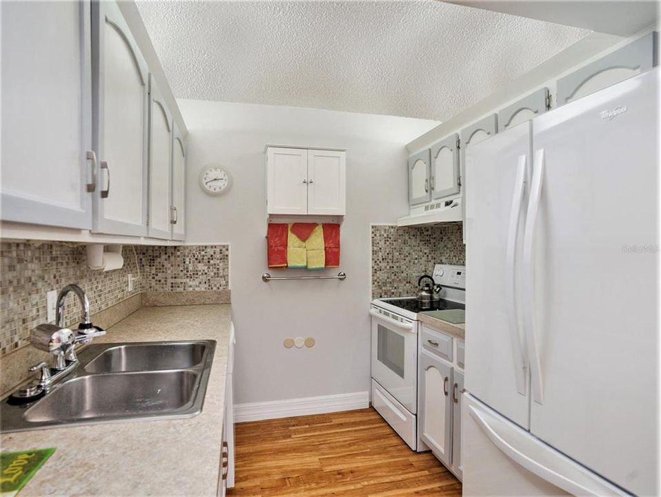 For Sale: $94,500 (1 beds, 1 baths, 720 Square Feet)