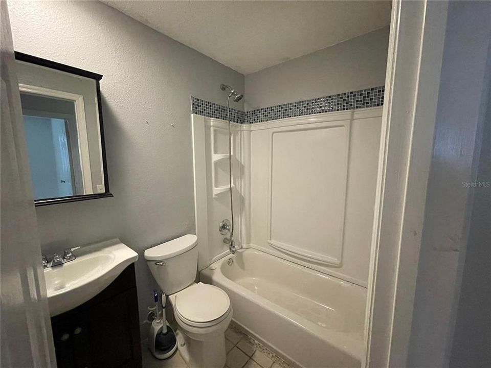 出租: $1,595 (4 贝兹, 1 浴室, 1264 平方英尺)