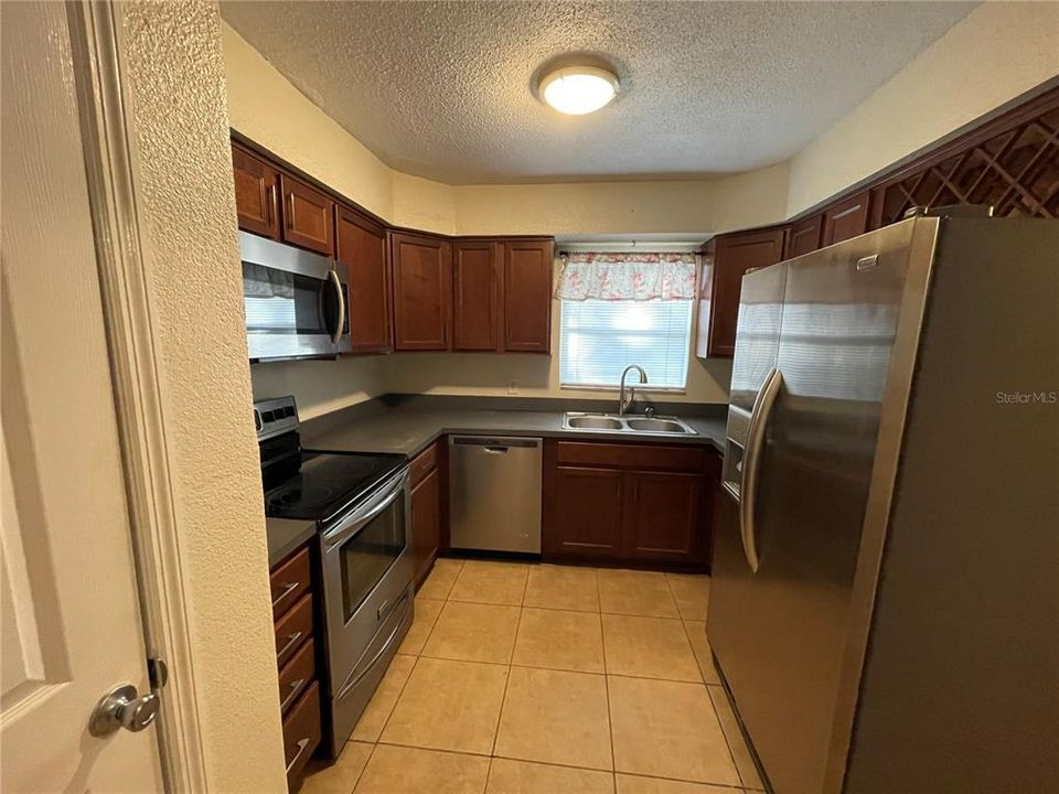 For Rent: $1,595 (4 beds, 1 baths, 1264 Square Feet)