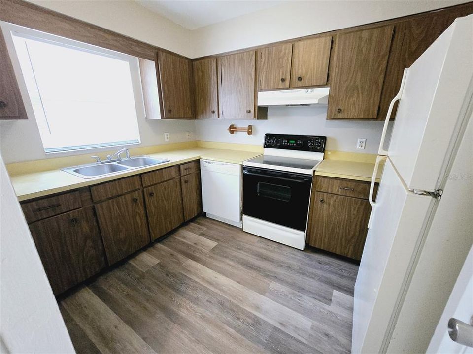 For Rent: $1,295 (2 beds, 1 baths, 1126 Square Feet)
