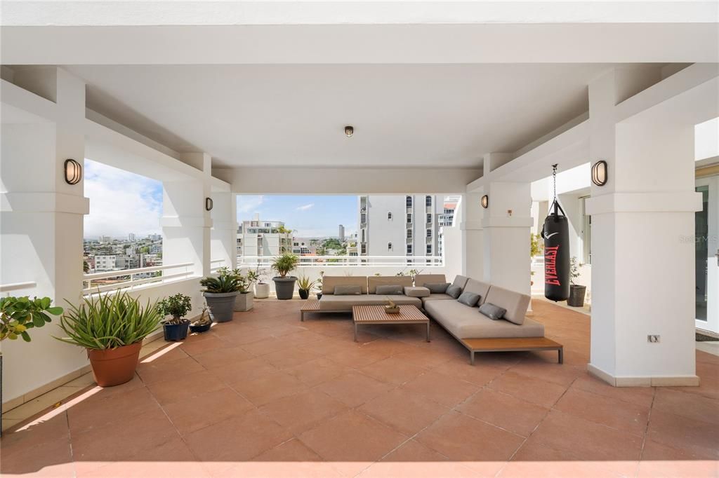 Recently Sold: $2,295,000 (3 beds, 2 baths, 3474 Square Feet)