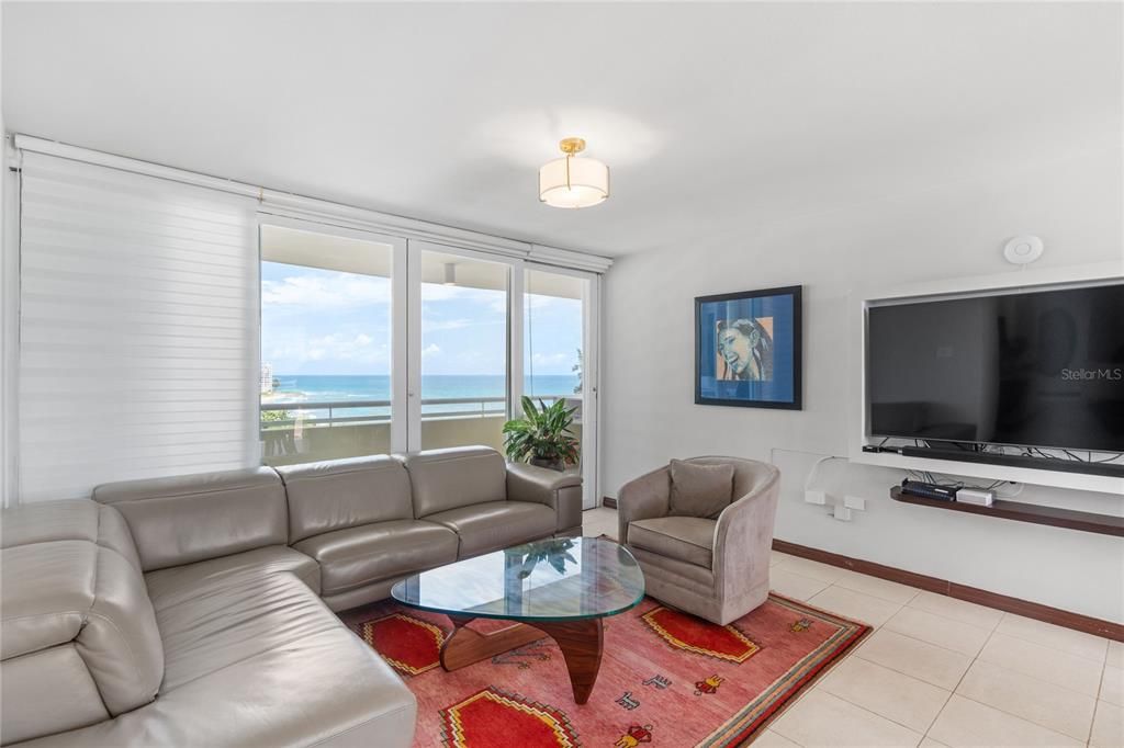 Recently Sold: $2,295,000 (3 beds, 2 baths, 3474 Square Feet)