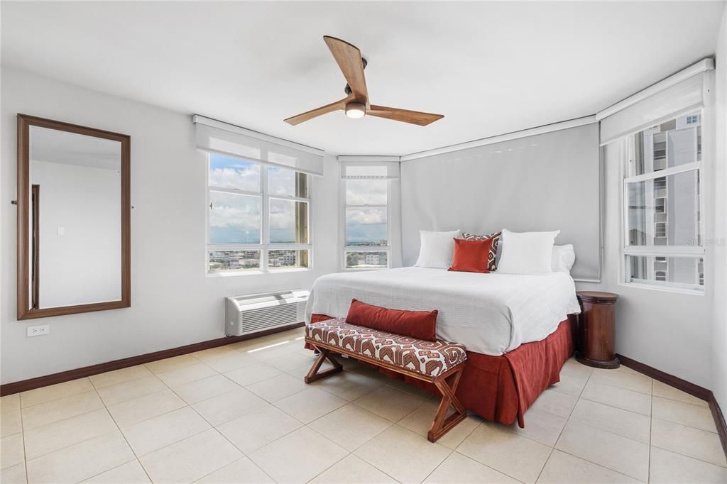 Recently Sold: $2,295,000 (3 beds, 2 baths, 3474 Square Feet)