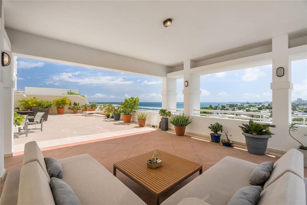 Recently Sold: $2,295,000 (3 beds, 2 baths, 3474 Square Feet)