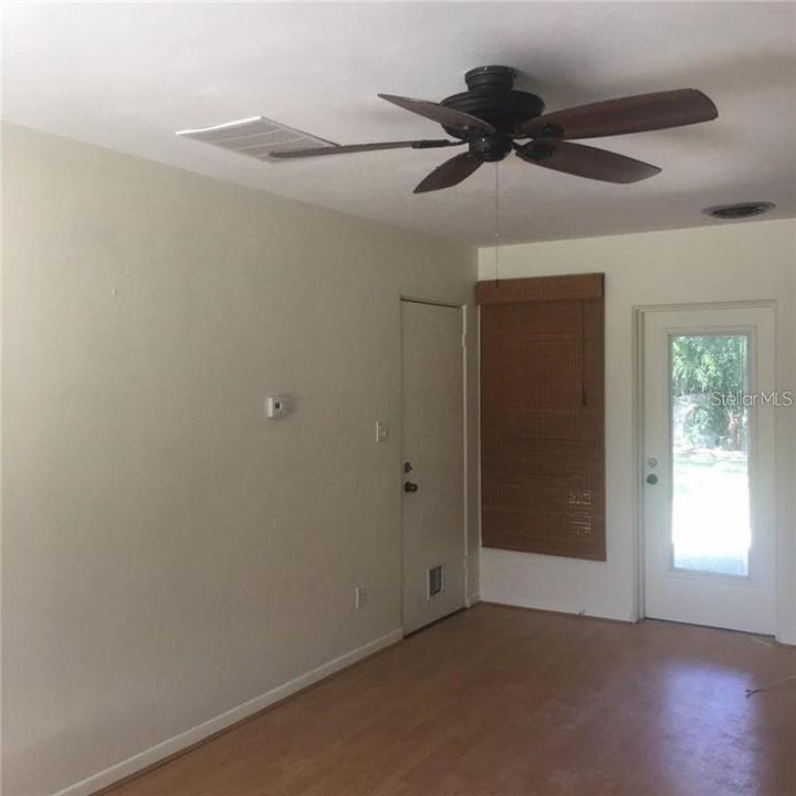 Recently Sold: $399,000 (3 beds, 1 baths, 1282 Square Feet)