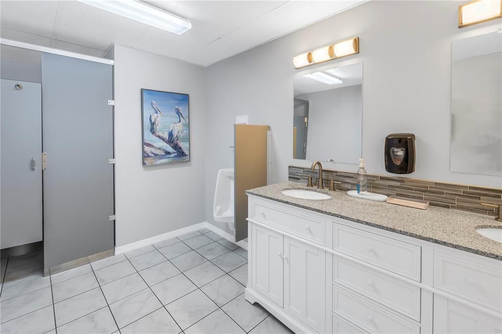 For Sale: $284,900 (2 beds, 2 baths, 1100 Square Feet)