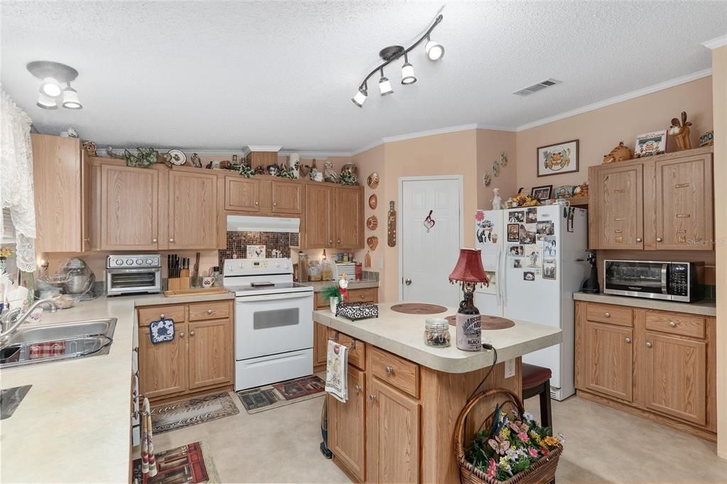 For Sale: $350,000 (4 beds, 2 baths, 2280 Square Feet)