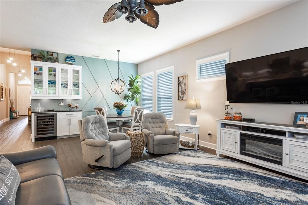 Active With Contract: $695,000 (3 beds, 2 baths, 2107 Square Feet)