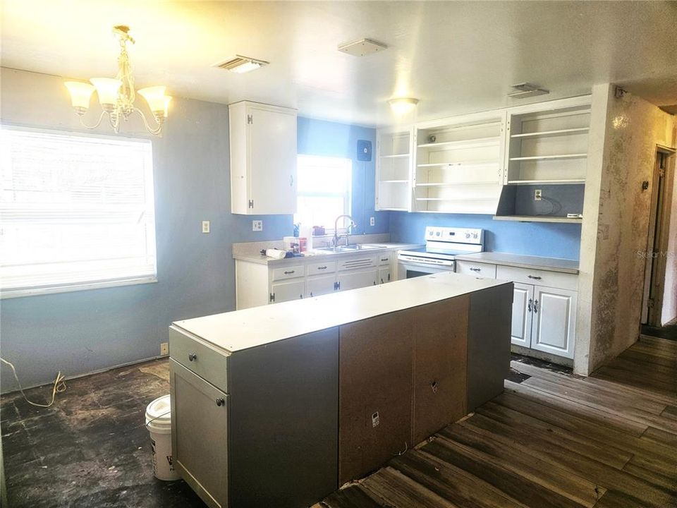 Recently Sold: $269,000 (3 beds, 1 baths, 864 Square Feet)