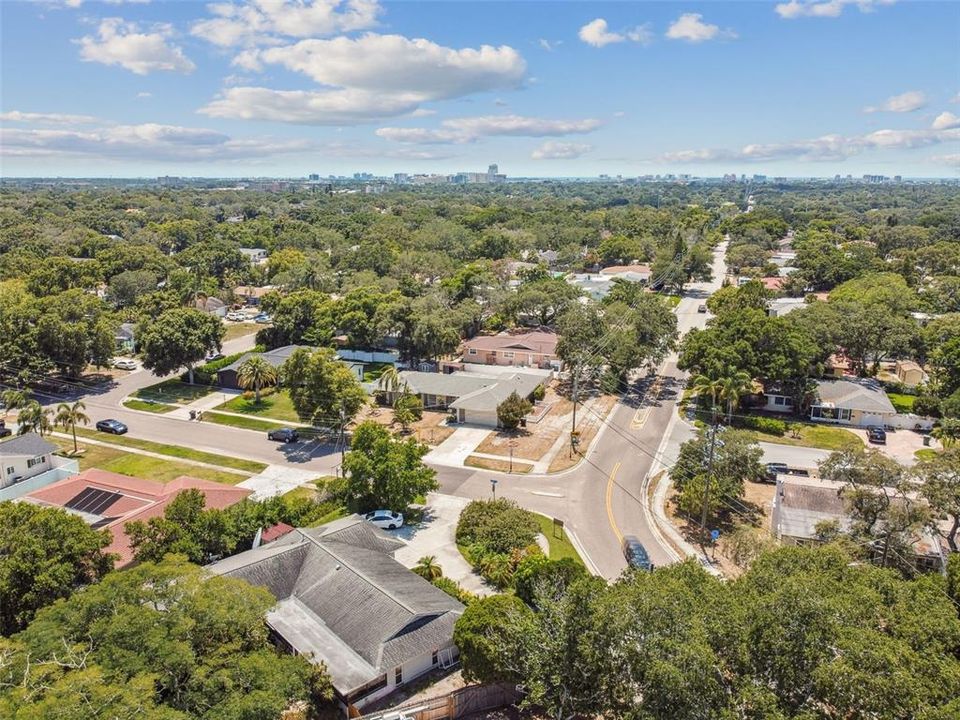 Active With Contract: $512,400 (5 beds, 3 baths, 2577 Square Feet)