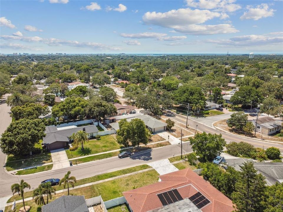 Active With Contract: $512,400 (5 beds, 3 baths, 2577 Square Feet)