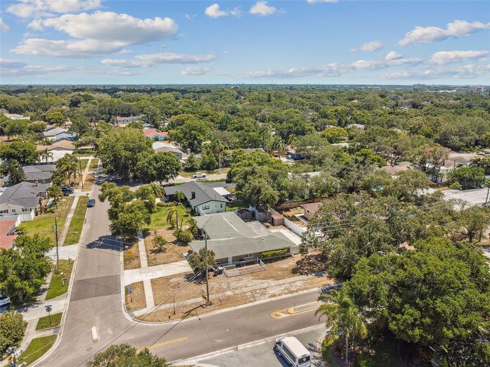 Active With Contract: $512,400 (5 beds, 3 baths, 2577 Square Feet)