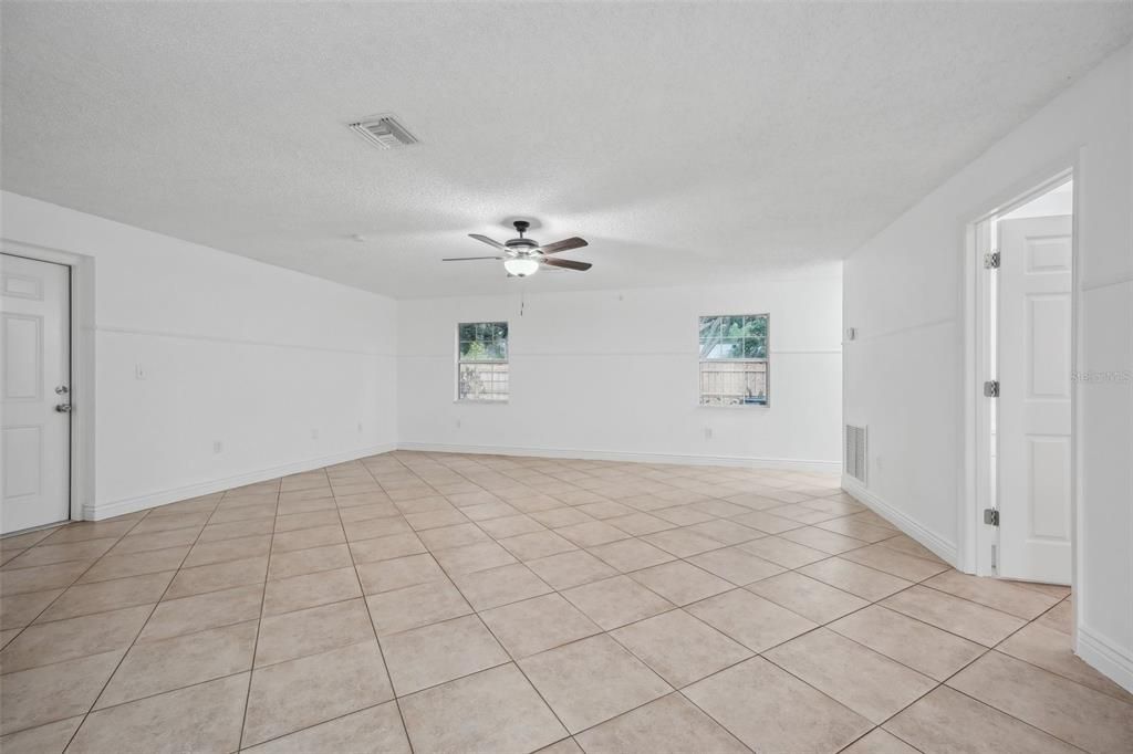 For Sale: $339,900 (3 beds, 2 baths, 1936 Square Feet)