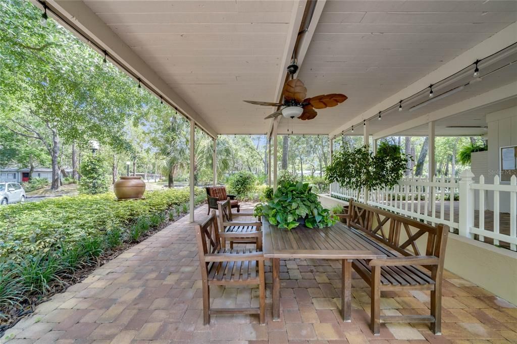 Clubhouse Outdoor Seating