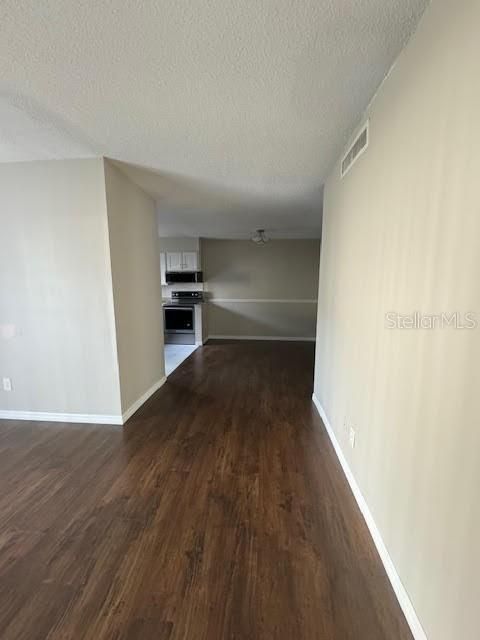 For Sale: $209,911 (2 beds, 1 baths, 1020 Square Feet)