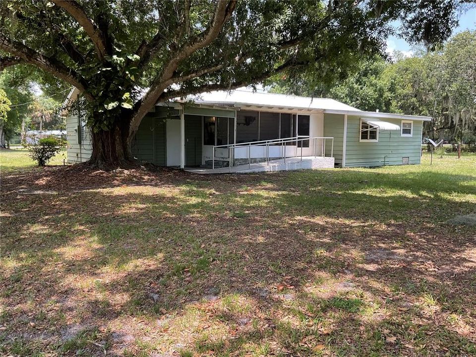 For Sale: $260,000 (3 beds, 2 baths, 1176 Square Feet)