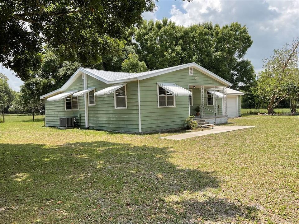 For Sale: $260,000 (3 beds, 2 baths, 1176 Square Feet)