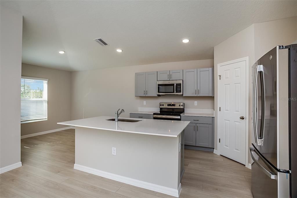 Active With Contract: $386,790 (3 beds, 2 baths, 1420 Square Feet)