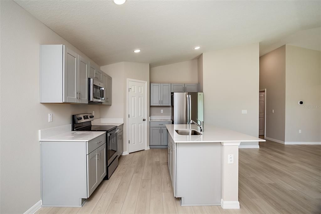 Active With Contract: $386,790 (3 beds, 2 baths, 1420 Square Feet)