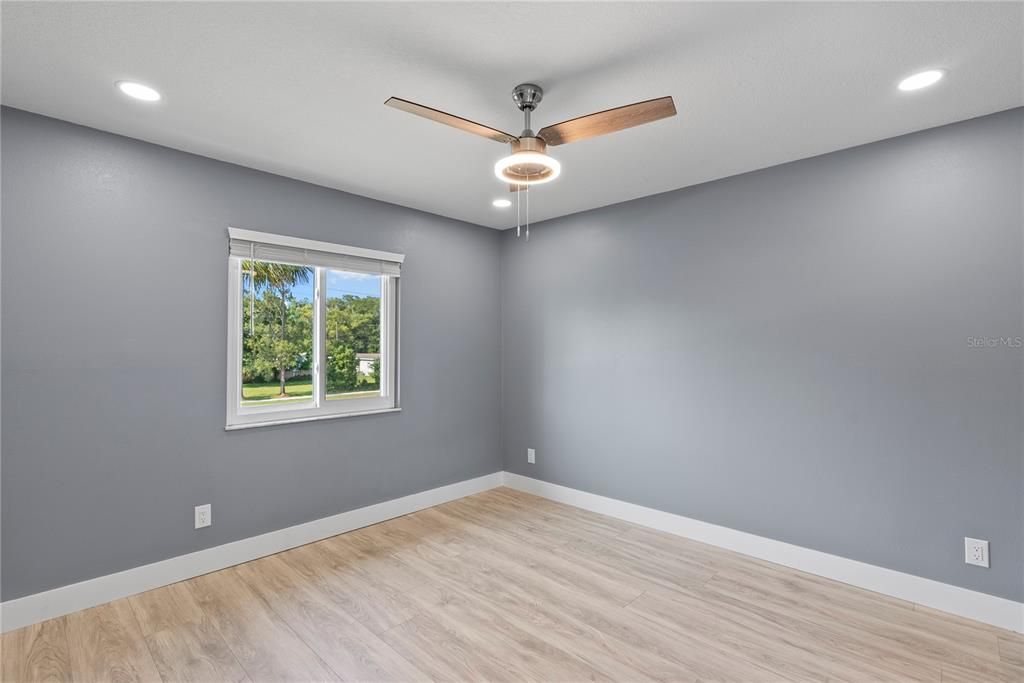 Active With Contract: $1,650 (2 beds, 2 baths, 864 Square Feet)