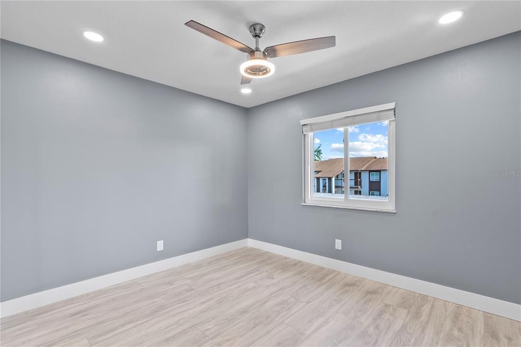 Active With Contract: $1,650 (2 beds, 2 baths, 864 Square Feet)