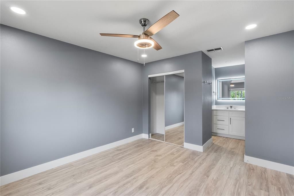 Active With Contract: $1,650 (2 beds, 2 baths, 864 Square Feet)