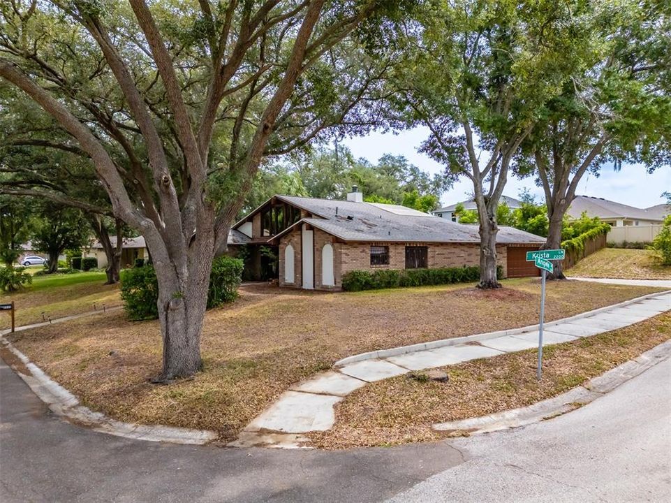 Active With Contract: $379,900 (3 beds, 2 baths, 2013 Square Feet)