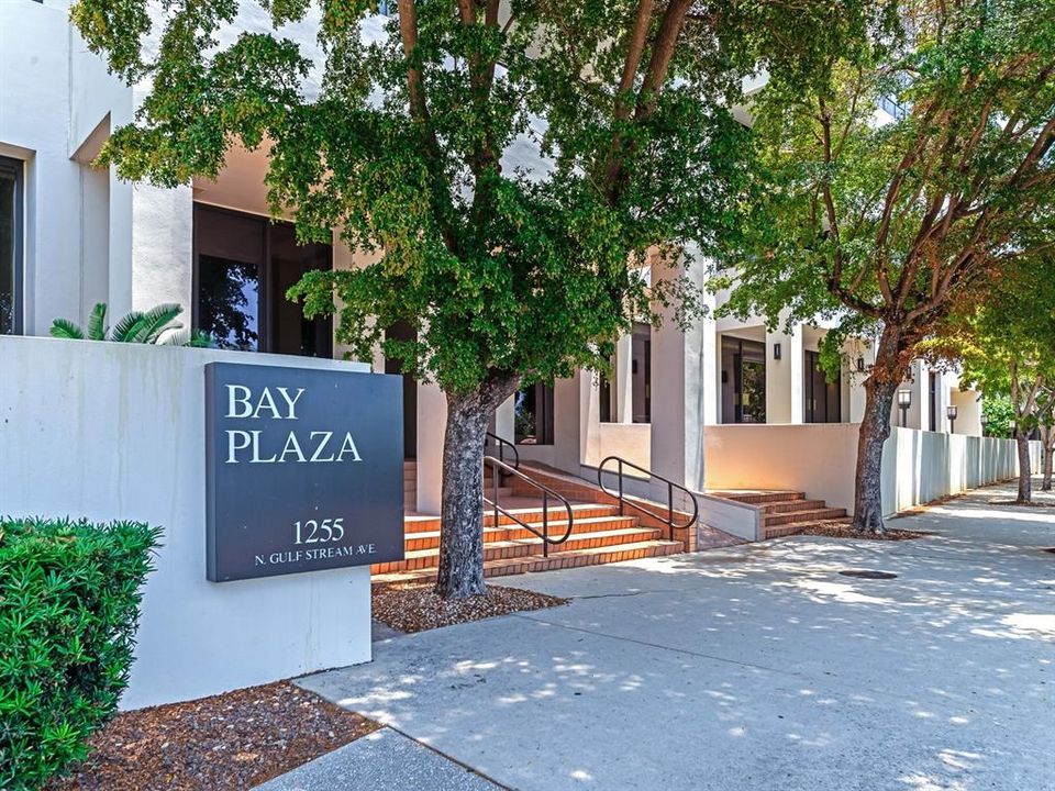 Active With Contract: $1,795,000 (2 beds, 2 baths, 1672 Square Feet)