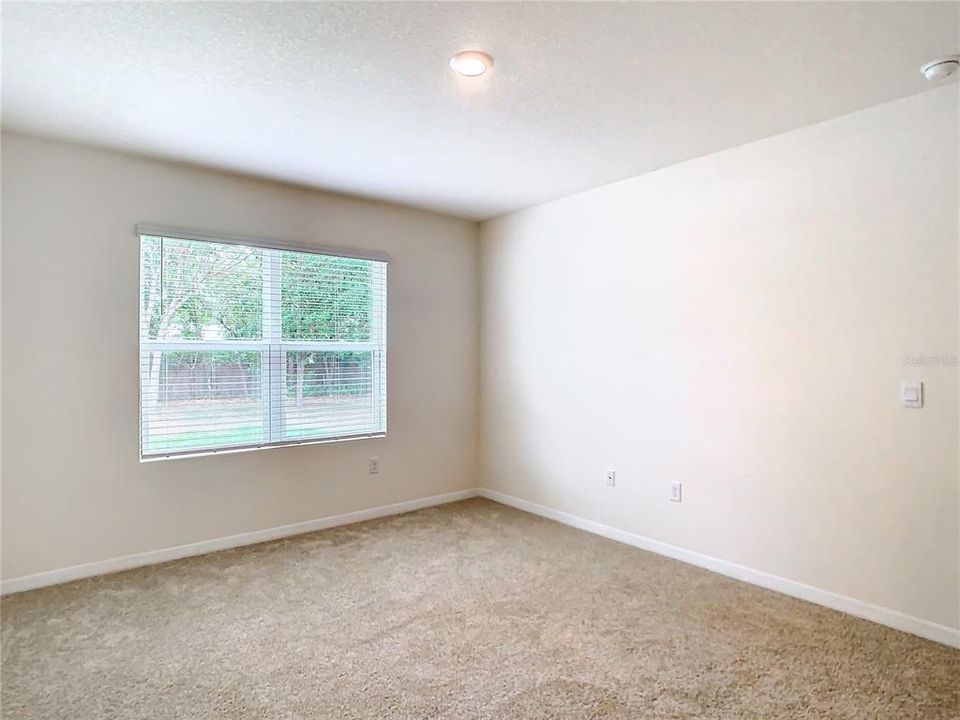 For Rent: $2,500 (4 beds, 2 baths, 1833 Square Feet)