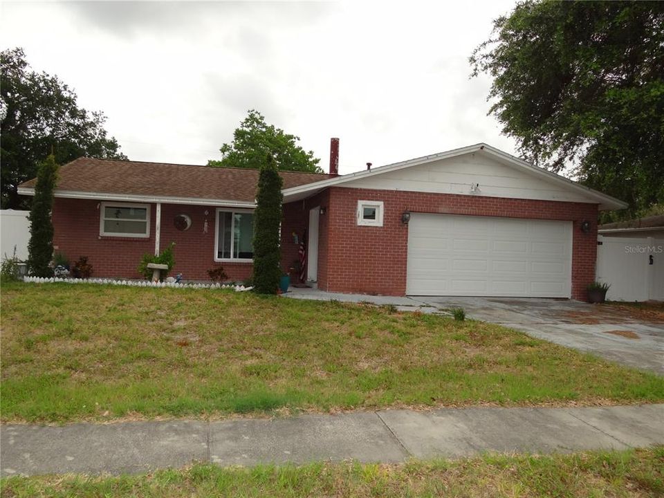Recently Sold: $325,000 (3 beds, 2 baths, 1336 Square Feet)