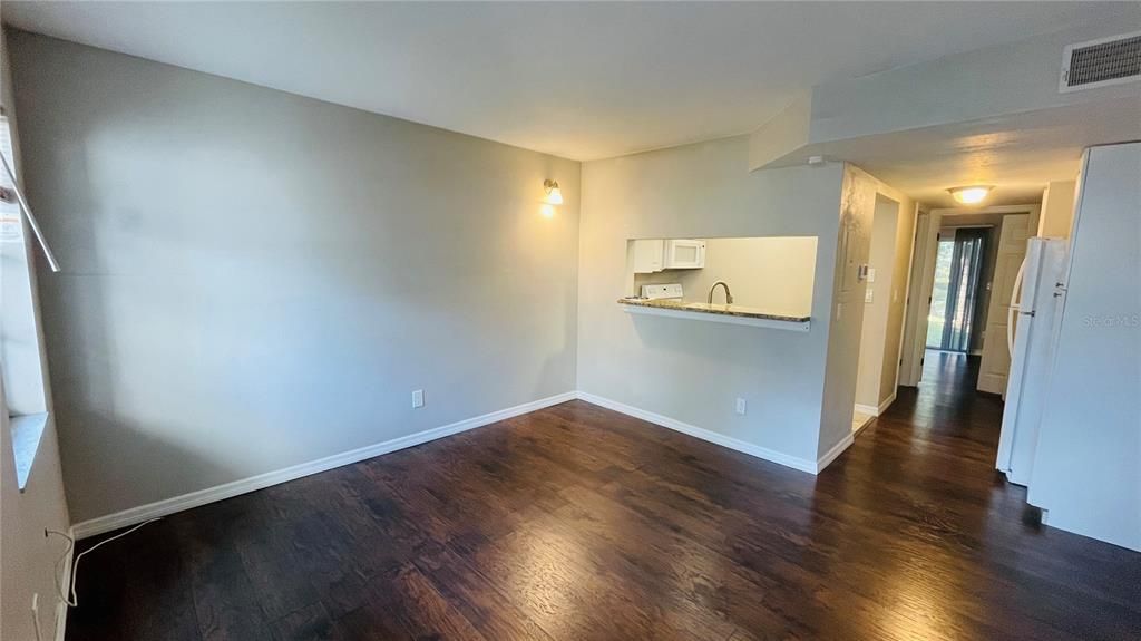 For Sale: $124,000 (1 beds, 1 baths, 504 Square Feet)