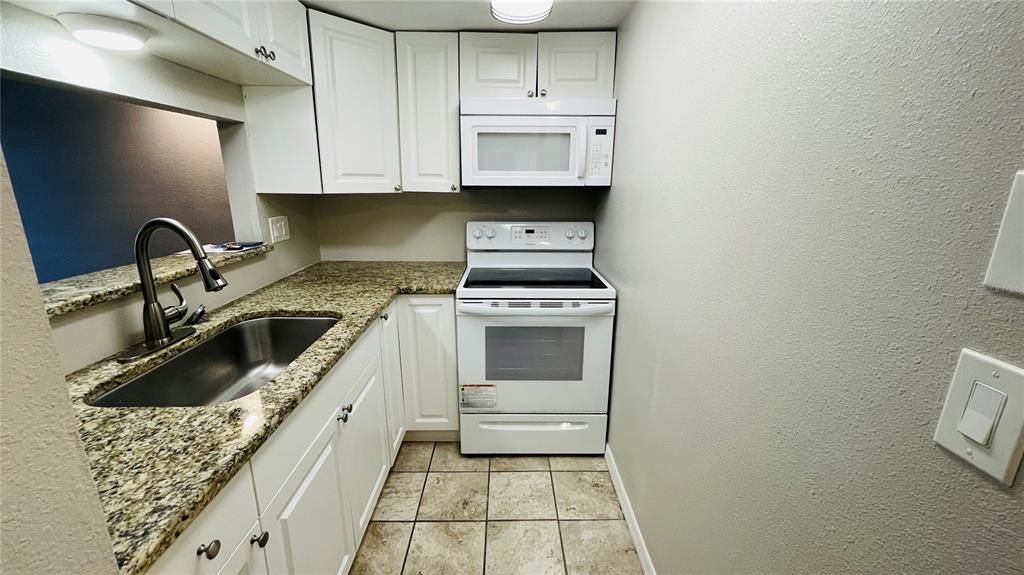 For Sale: $124,000 (1 beds, 1 baths, 504 Square Feet)
