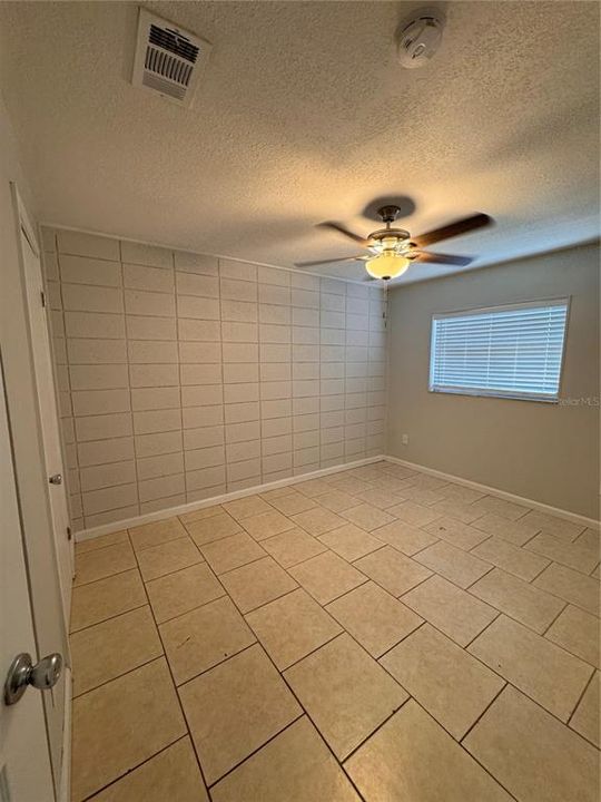 For Rent: $1,595 (2 beds, 1 baths, 900 Square Feet)