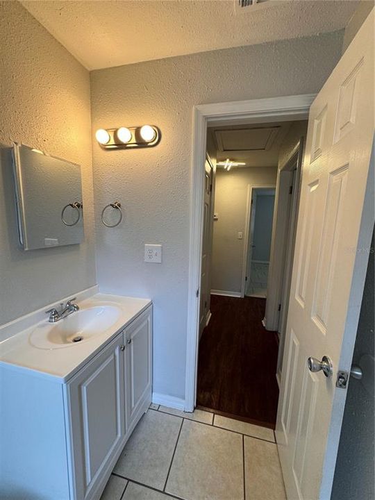 For Rent: $1,550 (2 beds, 1 baths, 900 Square Feet)